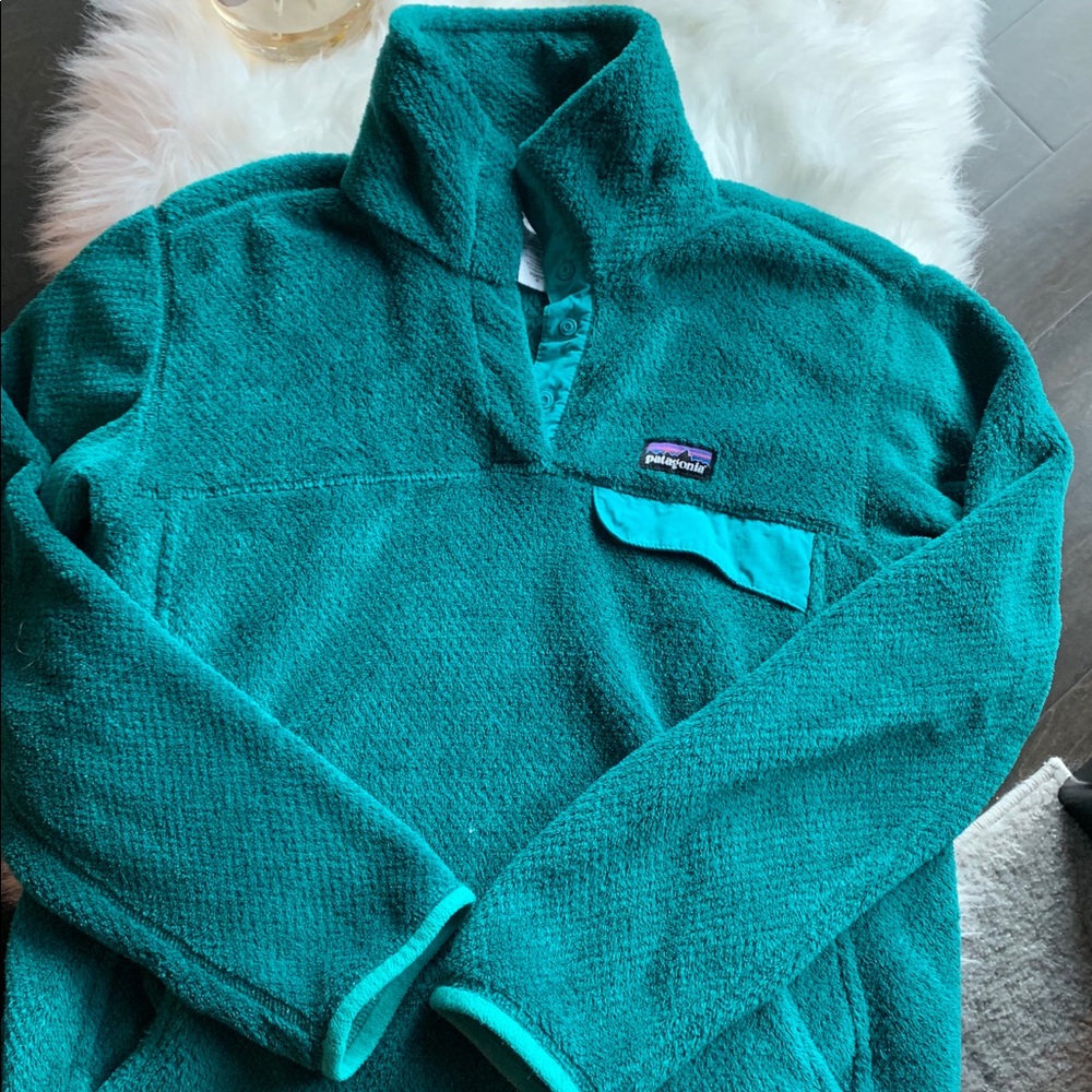 Green Patagonia T snap pullover. Size Med.